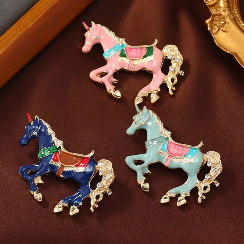 Vintage Enamel Horse Brooches  - Men Accessories Bouquet recension och pris
