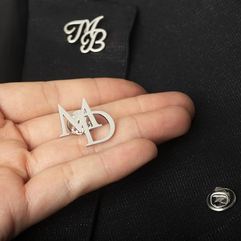 Tangula Custom Initials Brooch - Men Accessories Brooch recension och pris