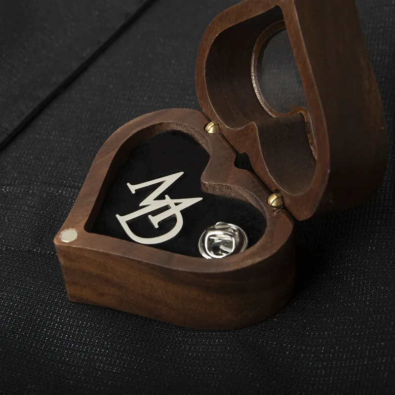 Tangula Custom Initials Brooch - Men Accessories Brooch recension och pris